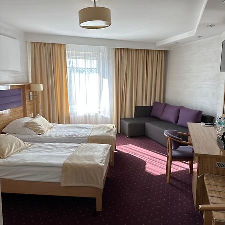 Hotel Diament Rawicz Esterno foto