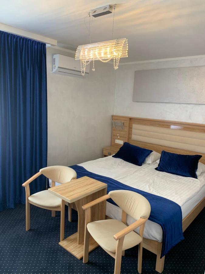 Hotel Diament Rawicz Esterno foto