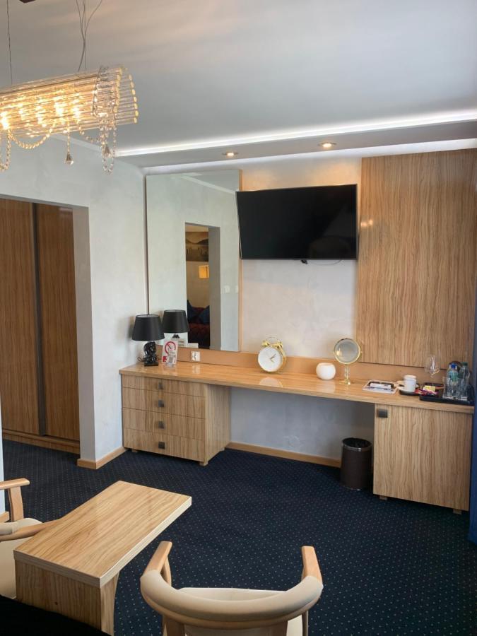 Hotel Diament Rawicz Esterno foto