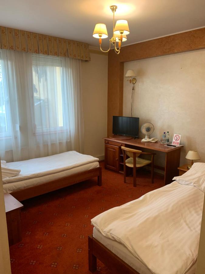 Hotel Diament Rawicz Esterno foto