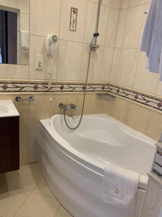 Hotel Diament Rawicz Esterno foto