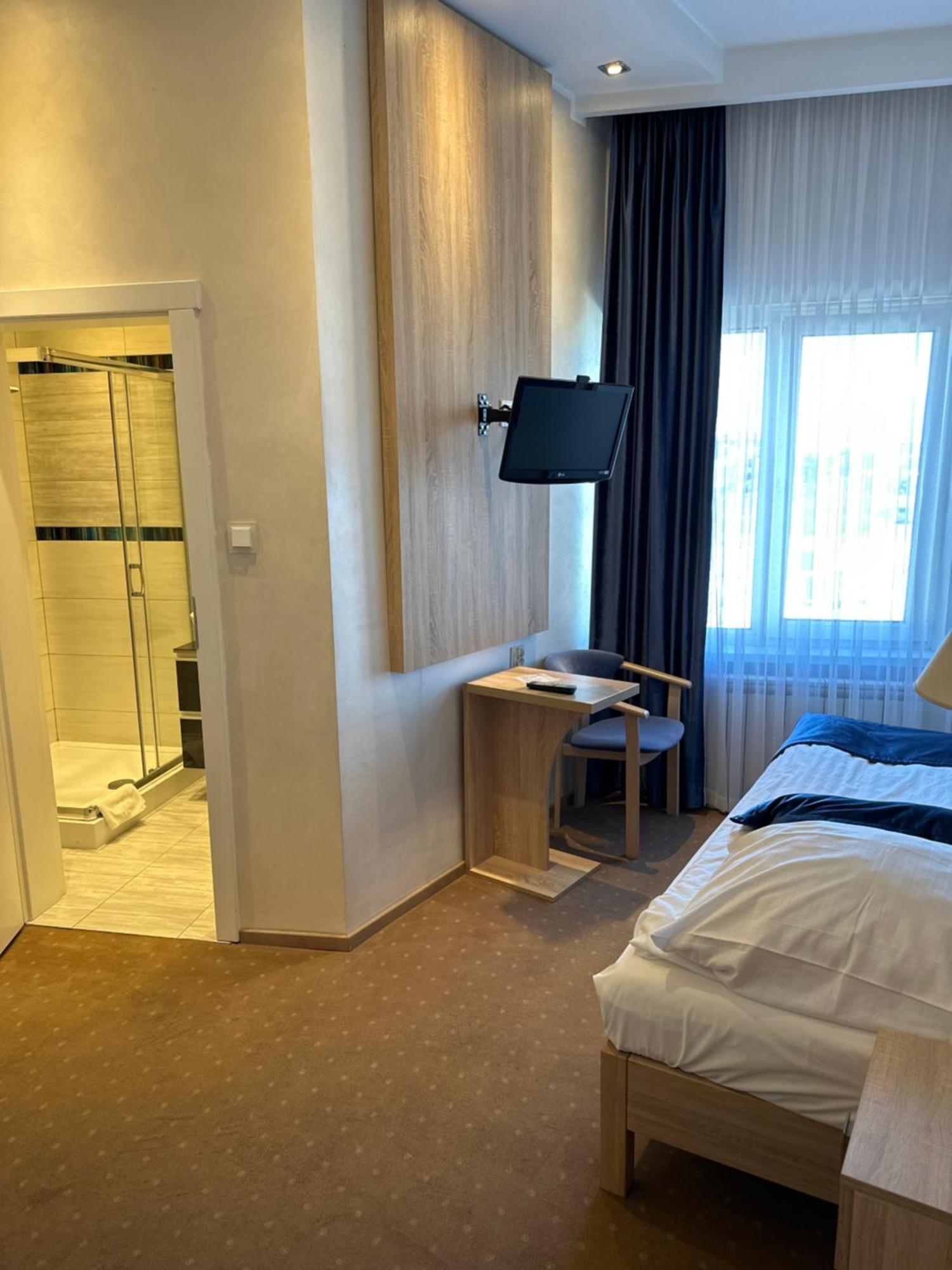 Hotel Diament Rawicz Esterno foto