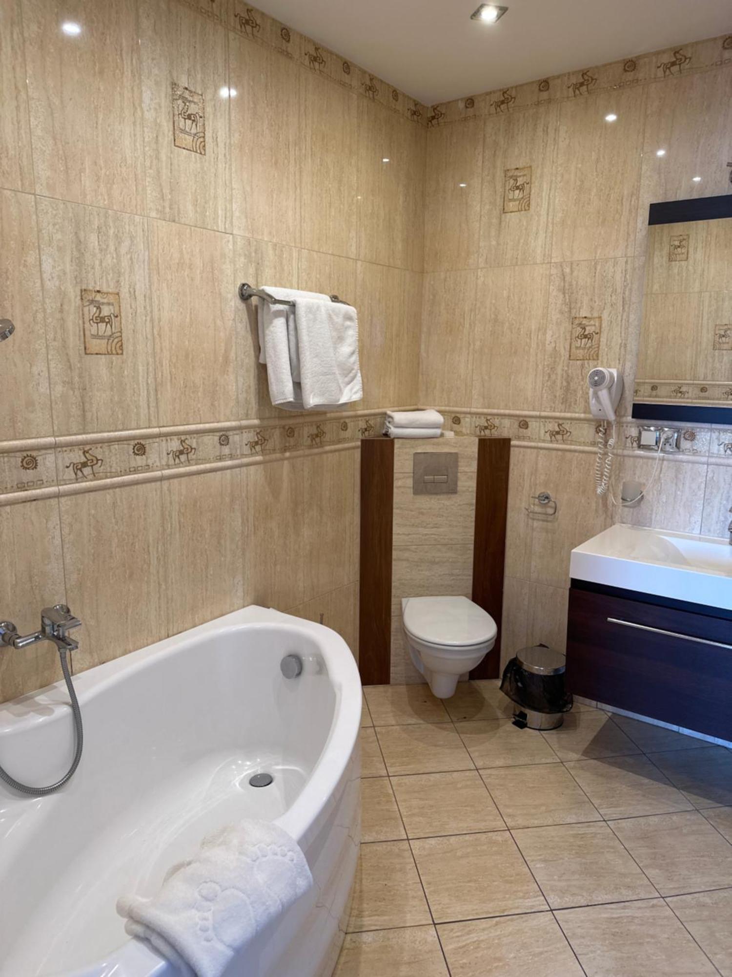 Hotel Diament Rawicz Esterno foto