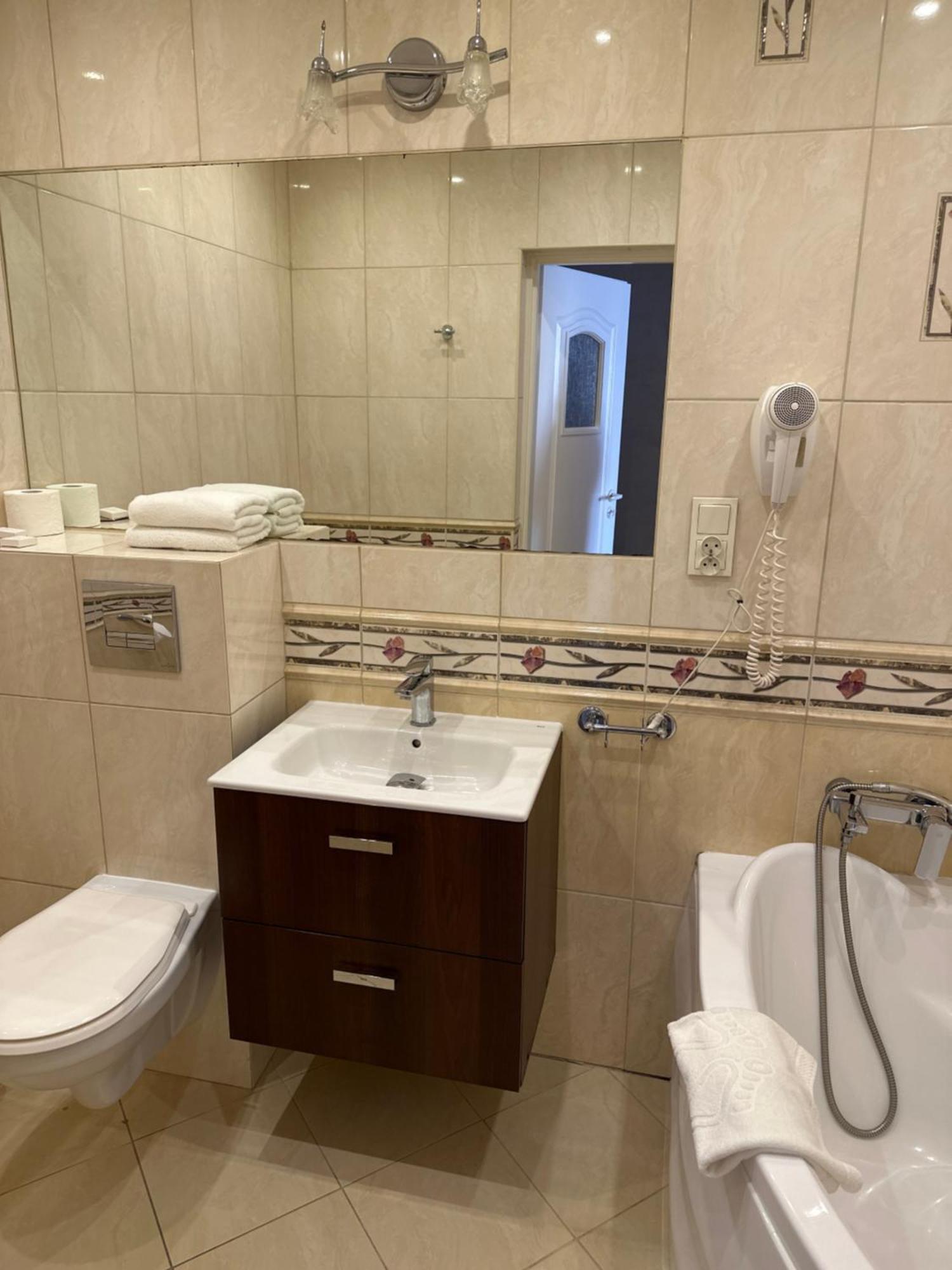 Hotel Diament Rawicz Esterno foto