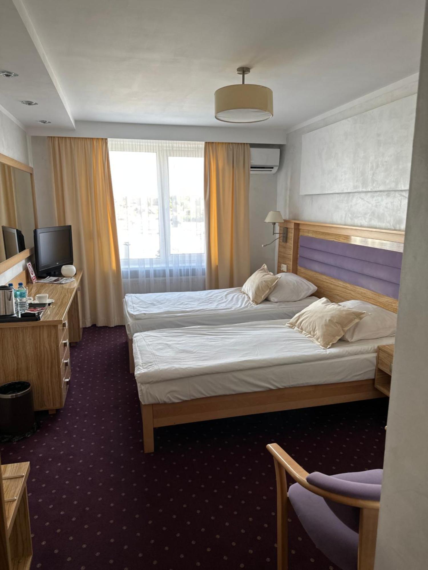 Hotel Diament Rawicz Esterno foto