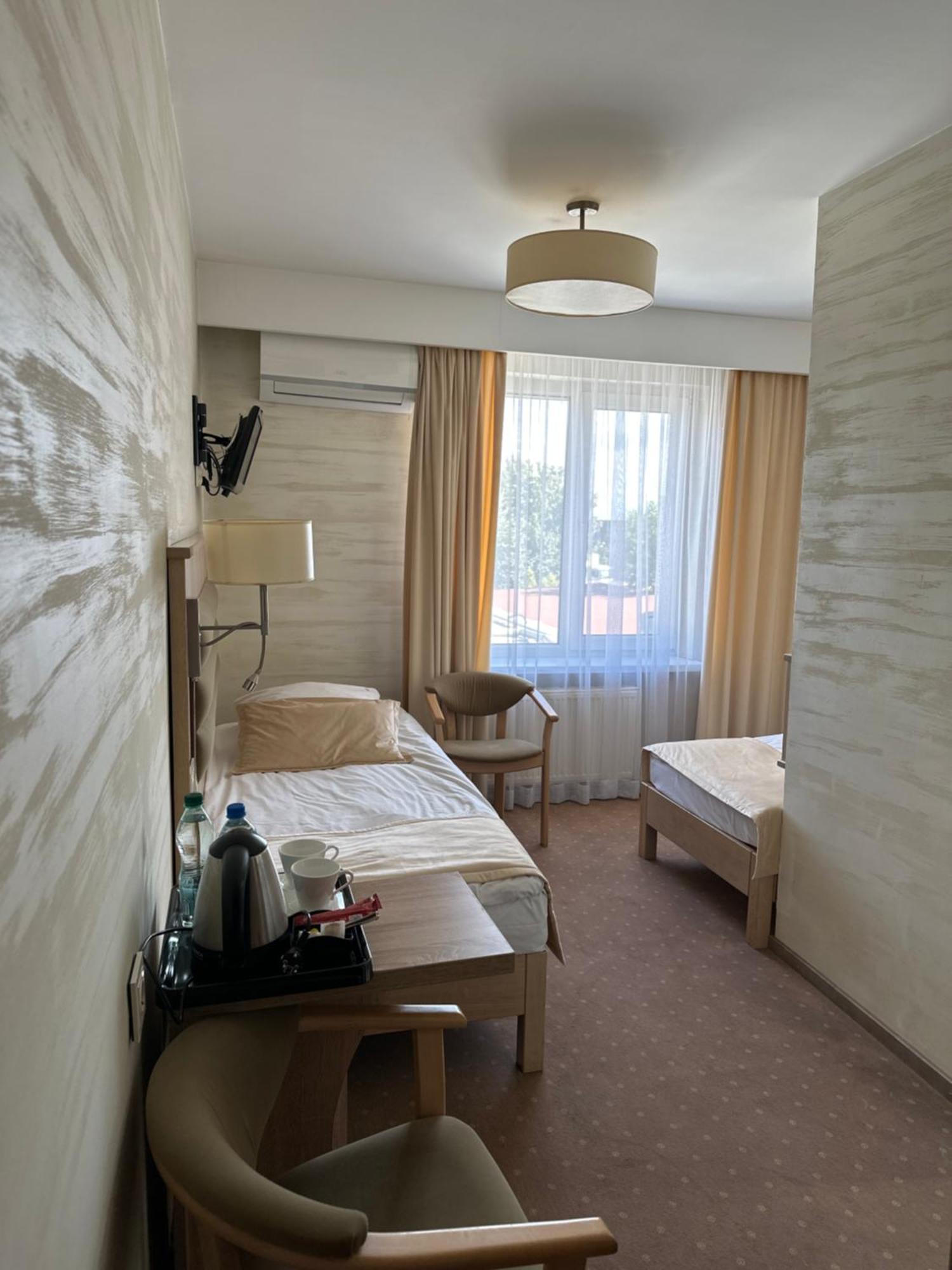 Hotel Diament Rawicz Esterno foto