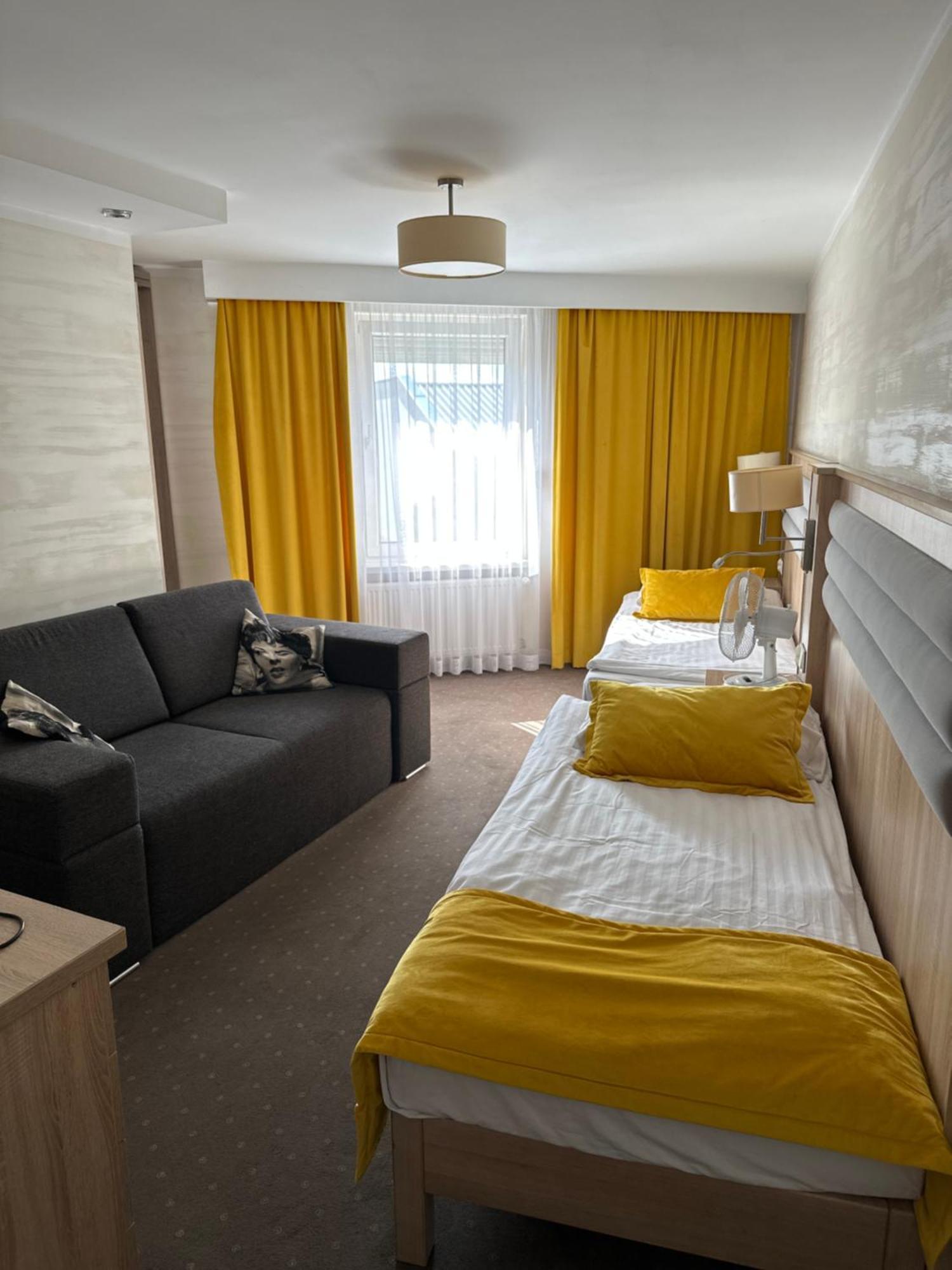 Hotel Diament Rawicz Esterno foto