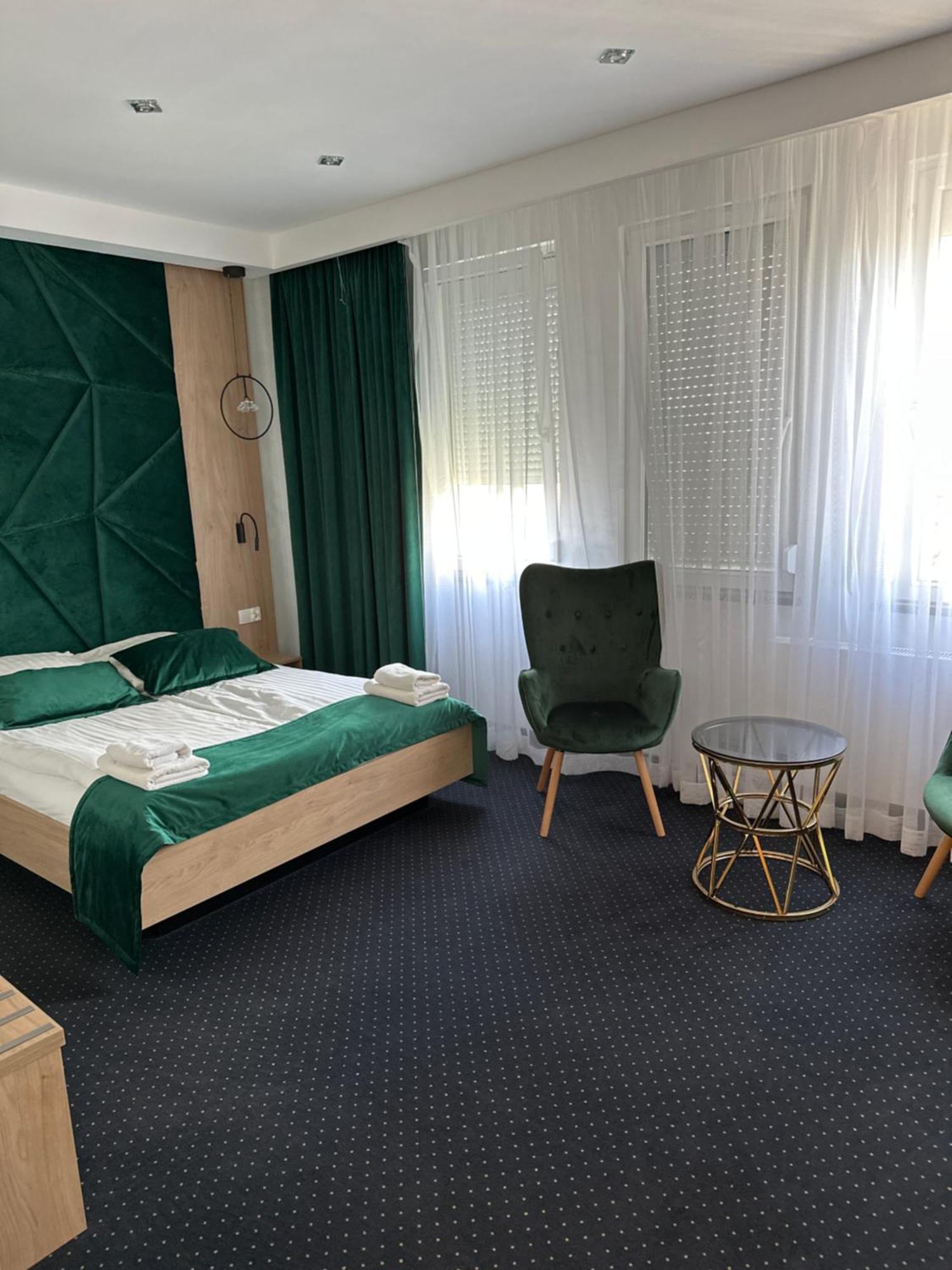 Hotel Diament Rawicz Esterno foto