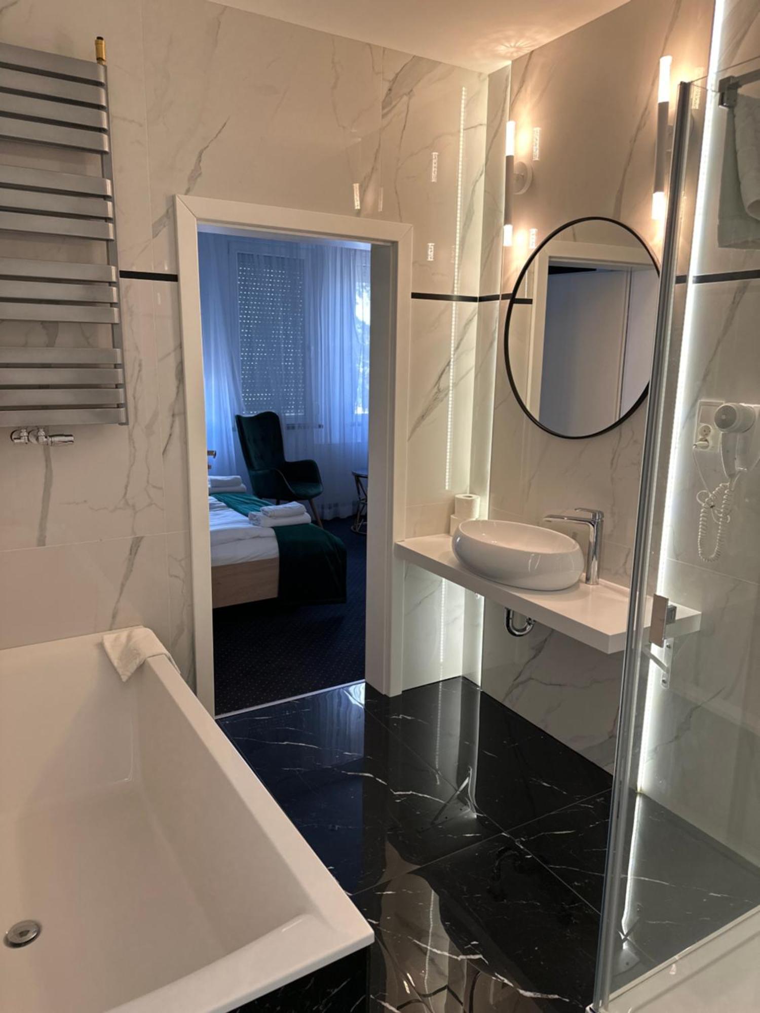 Hotel Diament Rawicz Esterno foto