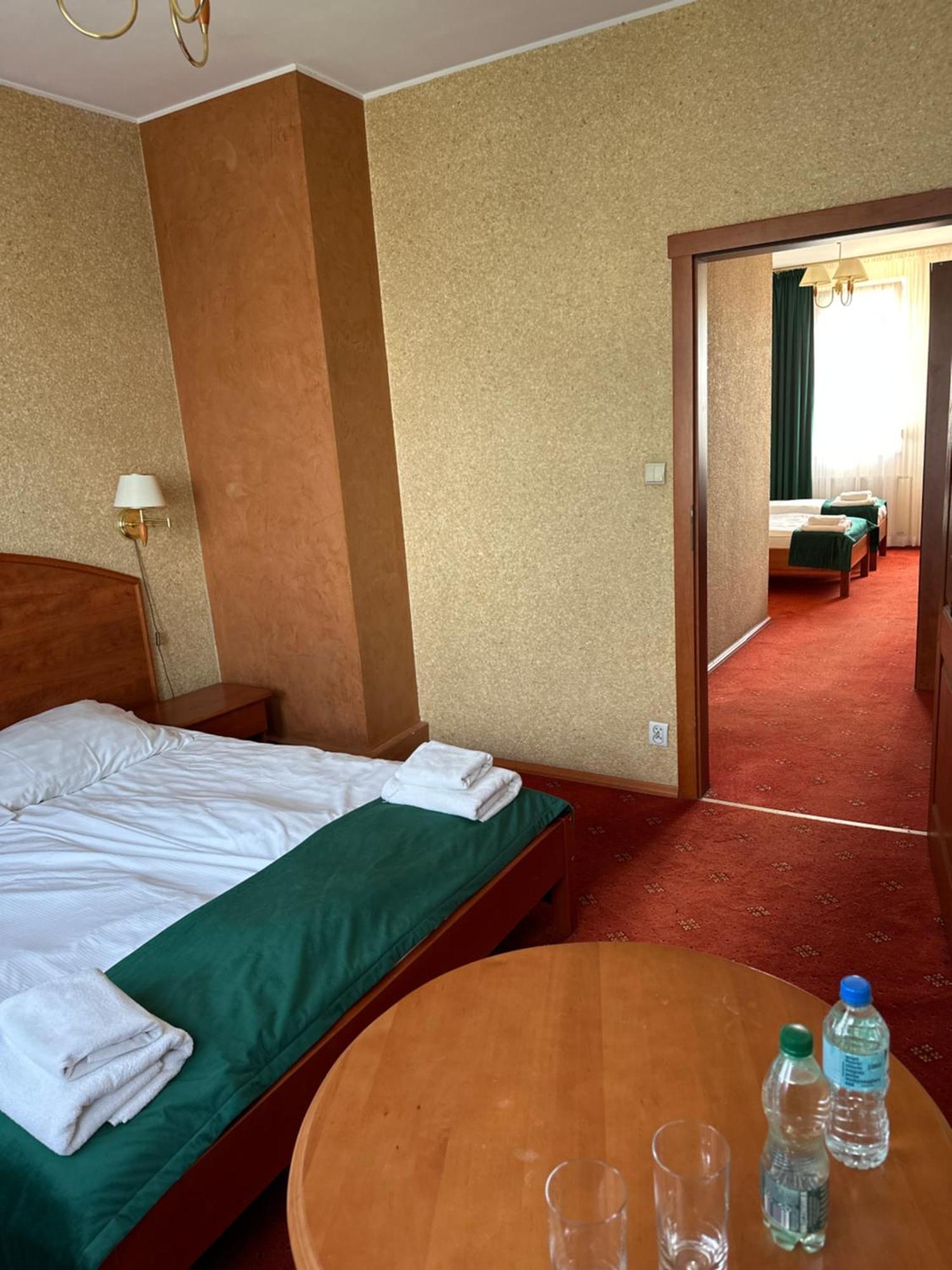 Hotel Diament Rawicz Esterno foto
