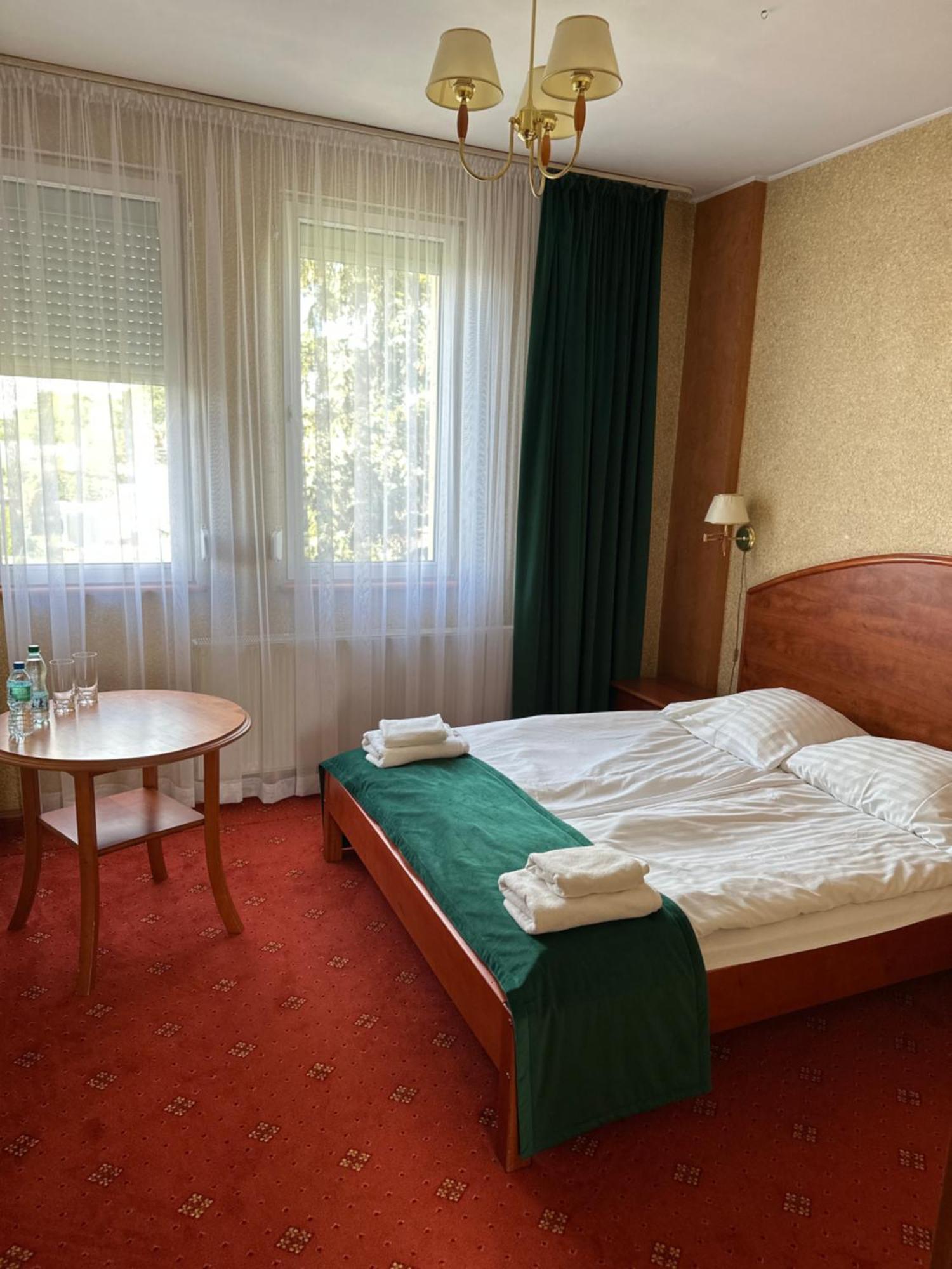Hotel Diament Rawicz Esterno foto